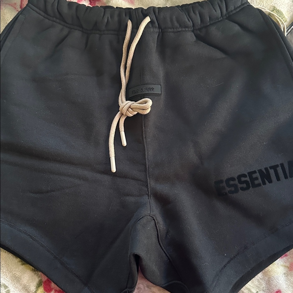 Essentials Fear of God Black Shorts.